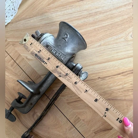 Vintage Meat Grinder Universal No. 2 Food Hand Crank Made In USA - Picture 6 of 7